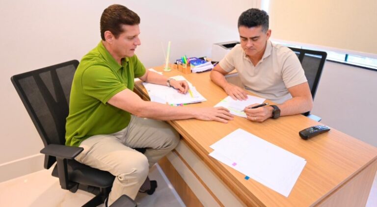 David Almeida reduz tarifa de ônibus e beneficia Manaus diretamente