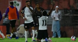Nos pênaltis, Corinthians vence Portuguesa e garante classificação