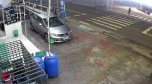 Motorista atropela idosa na faixa de pedestre e foge em Manaus