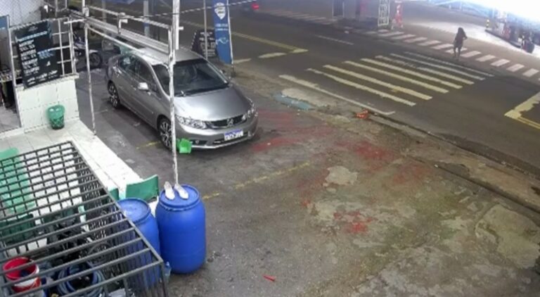 Motorista atropela idosa na faixa de pedestre e foge em Manaus