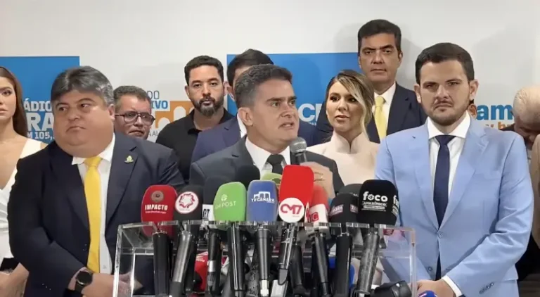 David Almeida oficializa saída da Prefeitura e entrega liderança a Renato Junior