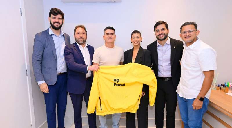 Prefeito David Almeida firma parceria com a 99 para apoio a motociclistas em Manaus