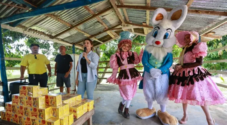 Prefeitura de Manaus leva alegria e solidariedade a ribeirinhos