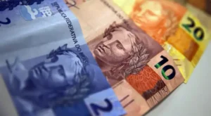 Aposentados e pensionistas do INSS recebem 13º nesta sexta