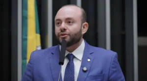 Deputado Fausto Jr. apresenta projeto para reinserção no Simples Nacional
