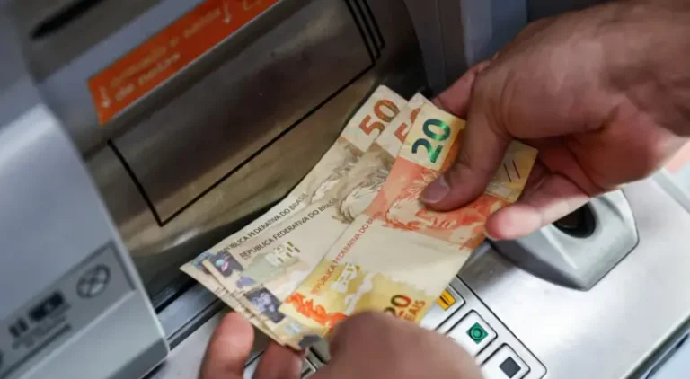 Real é a moeda que mais valoriza em 2026 e dólar cai.