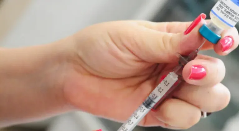 Ministério da Saúde alerta para risco de sarampo no Brasil após Copa