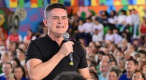 Com força na capital e avanço no interior, David Almeida se destaca nas pesquisas