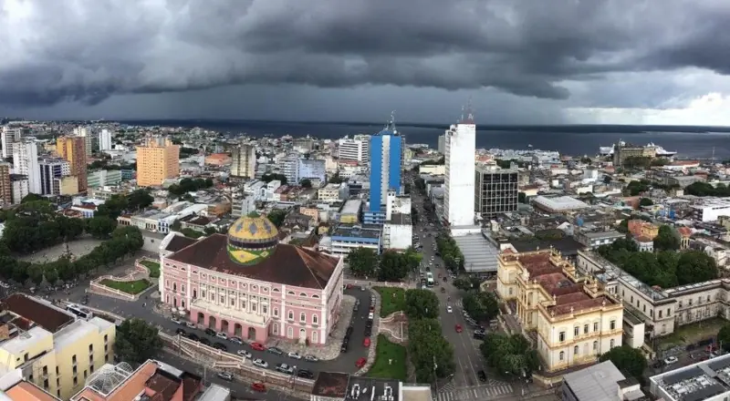 Previsão de fortes chuvas deixa Manaus em alerta para deslizamentos