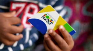 Beneficiários com NIS final 3 recebem Bolsa Família hoje