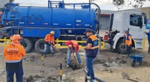 Prefeitura intensifica limpeza de drenagem no bairro Tarumã para prevenção de alagamentos