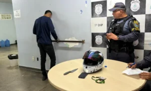 Assaltante é preso ao tentar desbloquear iPhone roubado em Manaus