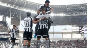 Botafogo vence Corinthians pelo Brasileirão com três pontos essenciais