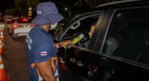 Operação do Detran-AM flagra motoristas bêbados e irregulares