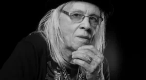 Morre Luiz Carlini, ícone do rock, legado inesquecível.