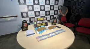 Homem é preso com mochila recheada de maconha em Manaus