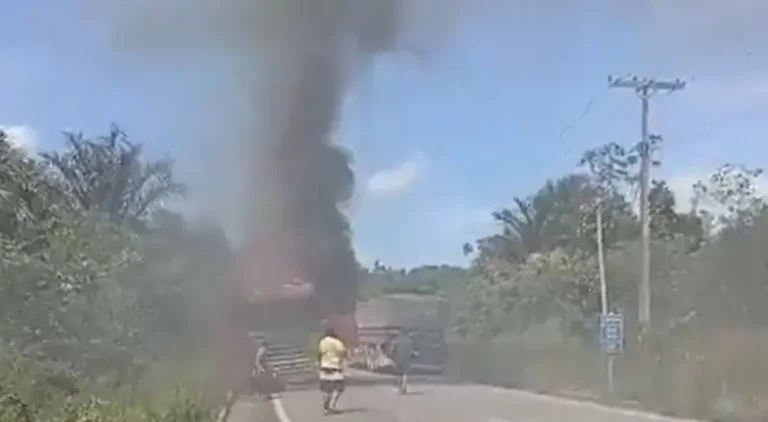 Carreta pega fogo, provoca bloqueio total na BR-174 e mais