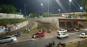 Motociclista perde o controle e se acidenta na estrada dos Franceses
