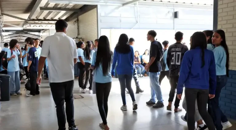Vai fazer o ENEM? Inscrições gratuitas para alunos do Pé-de-Meia!