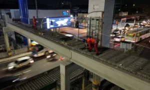 Prefeitura de Manaus avança na reconstrução da passarela segura