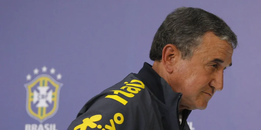 Parreira permanece internado na UTI com tratamento eficaz