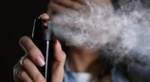 Mulheres passam a ter autorização para comprar spray de pimenta eficaz