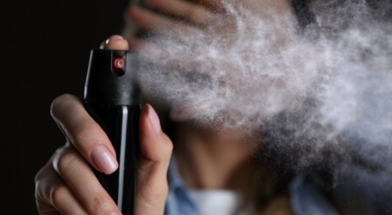 Mulheres passam a ter autorização para comprar spray de pimenta eficaz