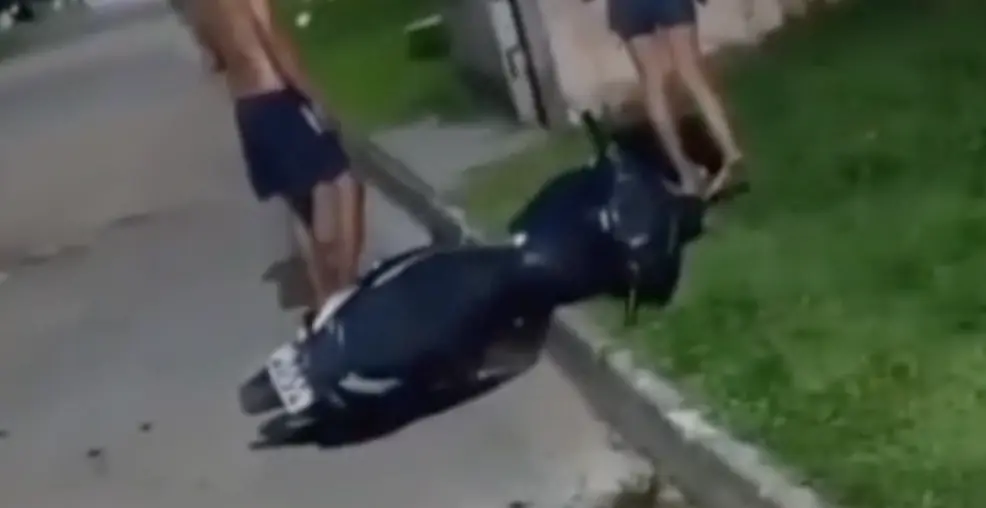 Imagens fortíssimas: mulher morre em acidente de moto no Amazonas