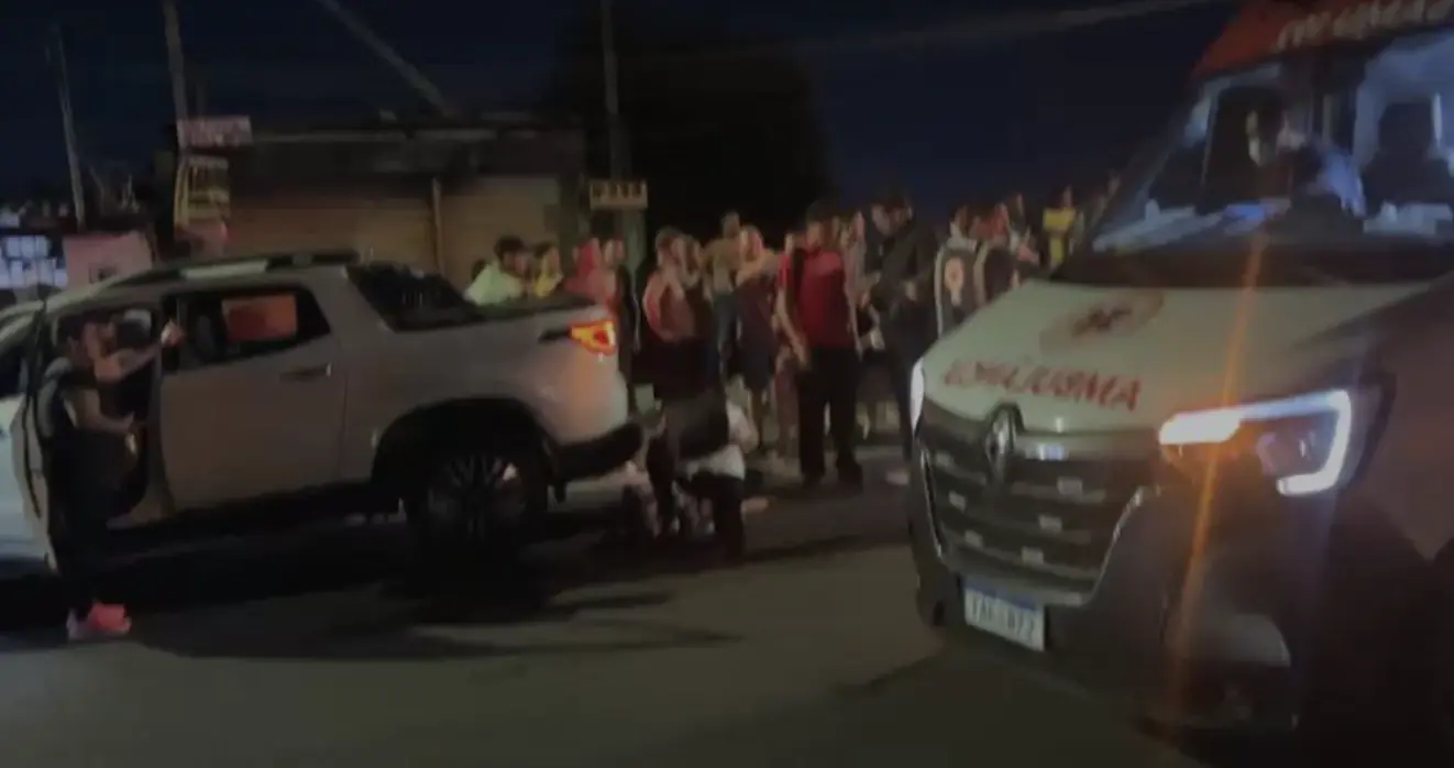 Carro desgovernado atinge quatro pessoas no bairro Educandos