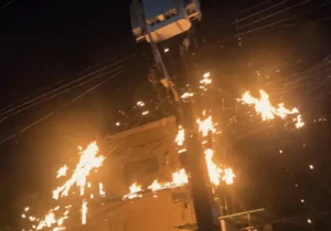Incêndio em postes provoca correria e alerta para segurança pública