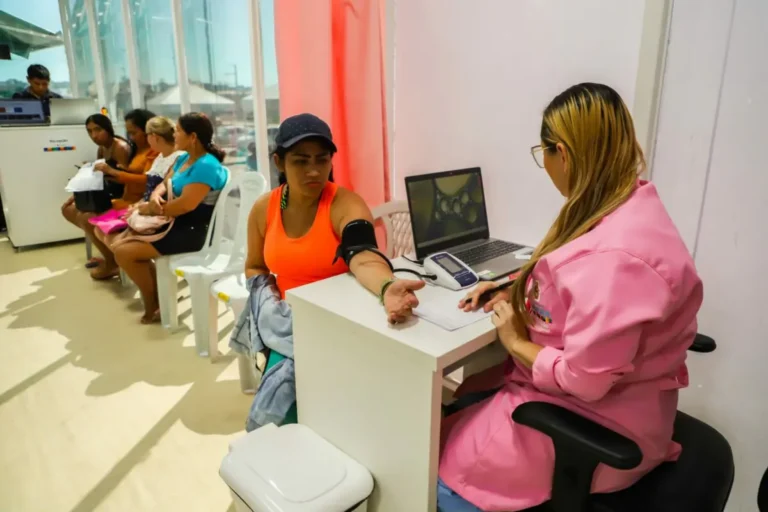 Unidade Móvel de Saúde da Mulher da zona Oeste atende no novo endereço