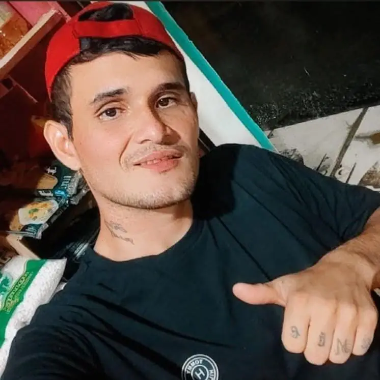 Saiba quem era o jovem executado na frente da família