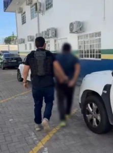 Momento que homem é preso acusado de abusos em Manaus