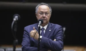Emenda Pix de Silas Câmara: MPAM investiga indícios de irregularidades