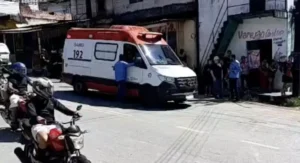 Motociclista morre após ser esmagado por caçamba; tragédia no bairro