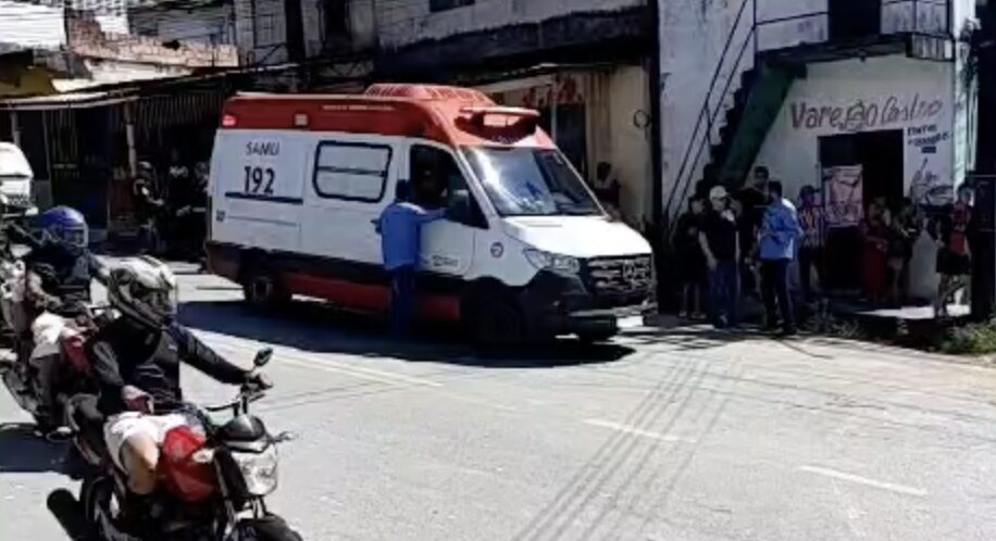 Motociclista morre após ser esmagado por caçamba; tragédia no bairro