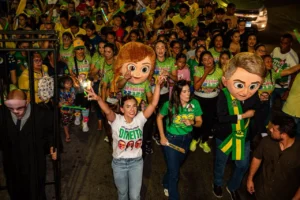 Débora Menezes reúne mais de 3 mil pessoas no Bloquinho da Debinha