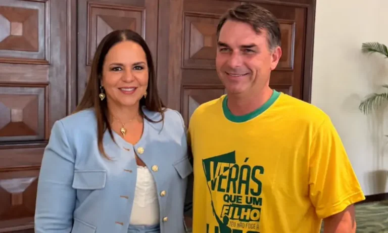 Encontro em Manaus aproxima Flávio Bolsonaro e liderança da Virada Feminina no Amazonas