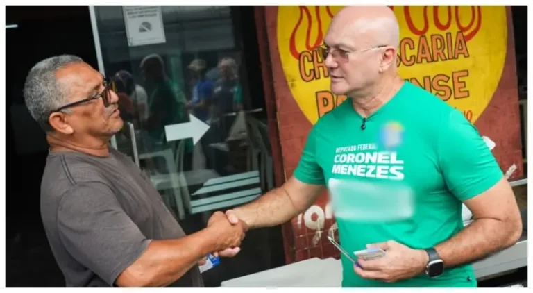 Na Rua do Fuxico, Coronel Menezes apoia pequeno comércio local