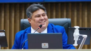 No Dia do Servidor Público, David Reis homenageia profissionais talentosos
