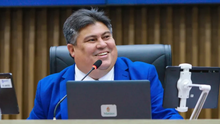 No Dia do Servidor Público, David Reis homenageia profissionais talentosos
