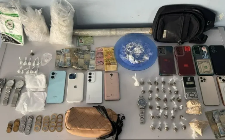 Dupla é presa com drogas e celulares em Nhamundá