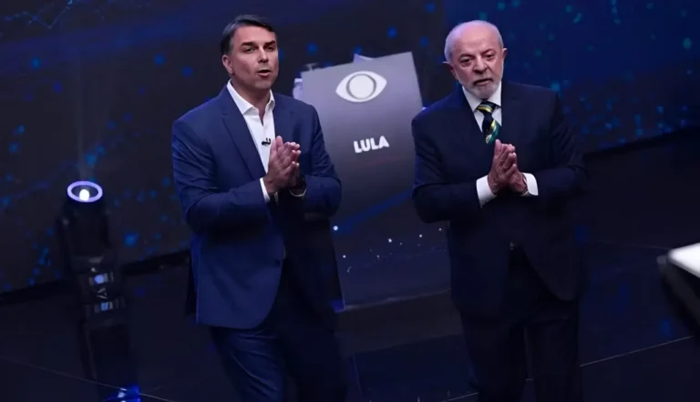 Flávio Bolsonaro expõe áudio e reage a ataques sobre filme de Lula