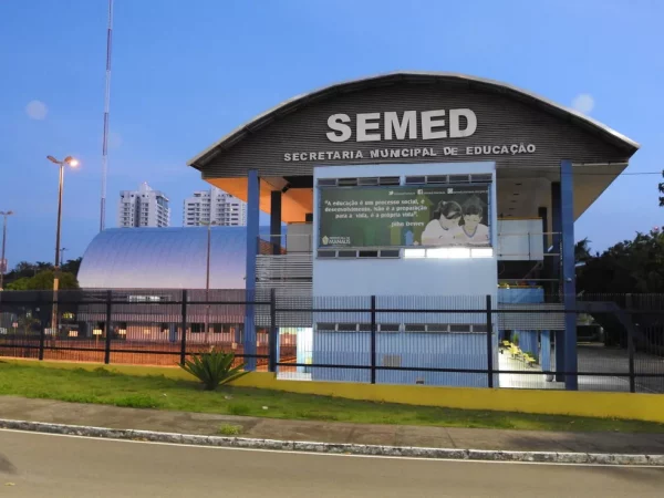 Semed mantém aulas presenciais suspensas nesta terça por fumaça saudável